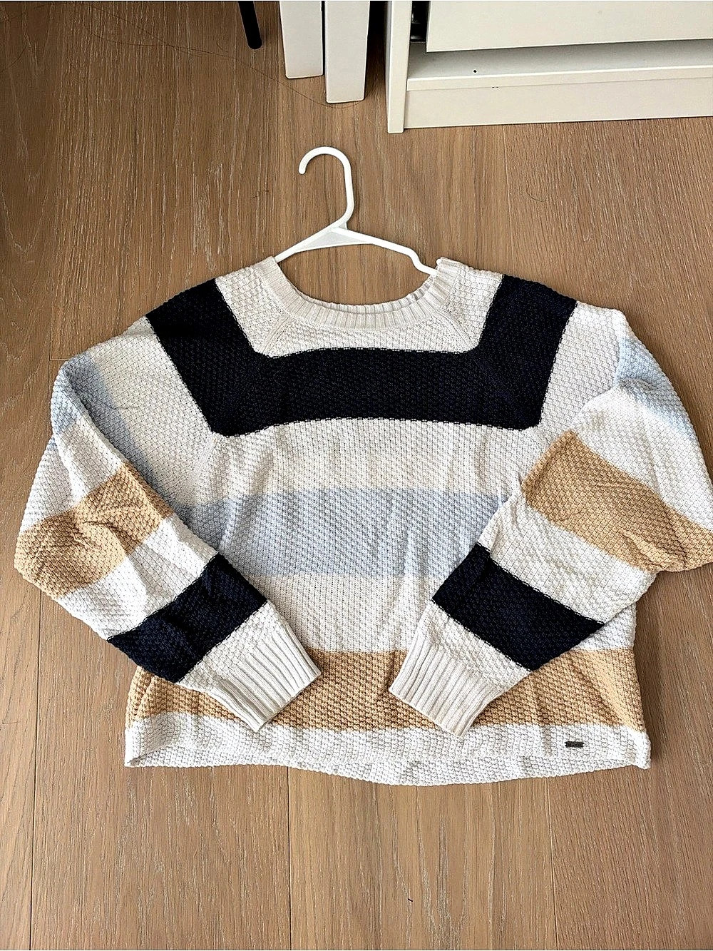 Hollister Color Block Crewneck Sweater Size Medium